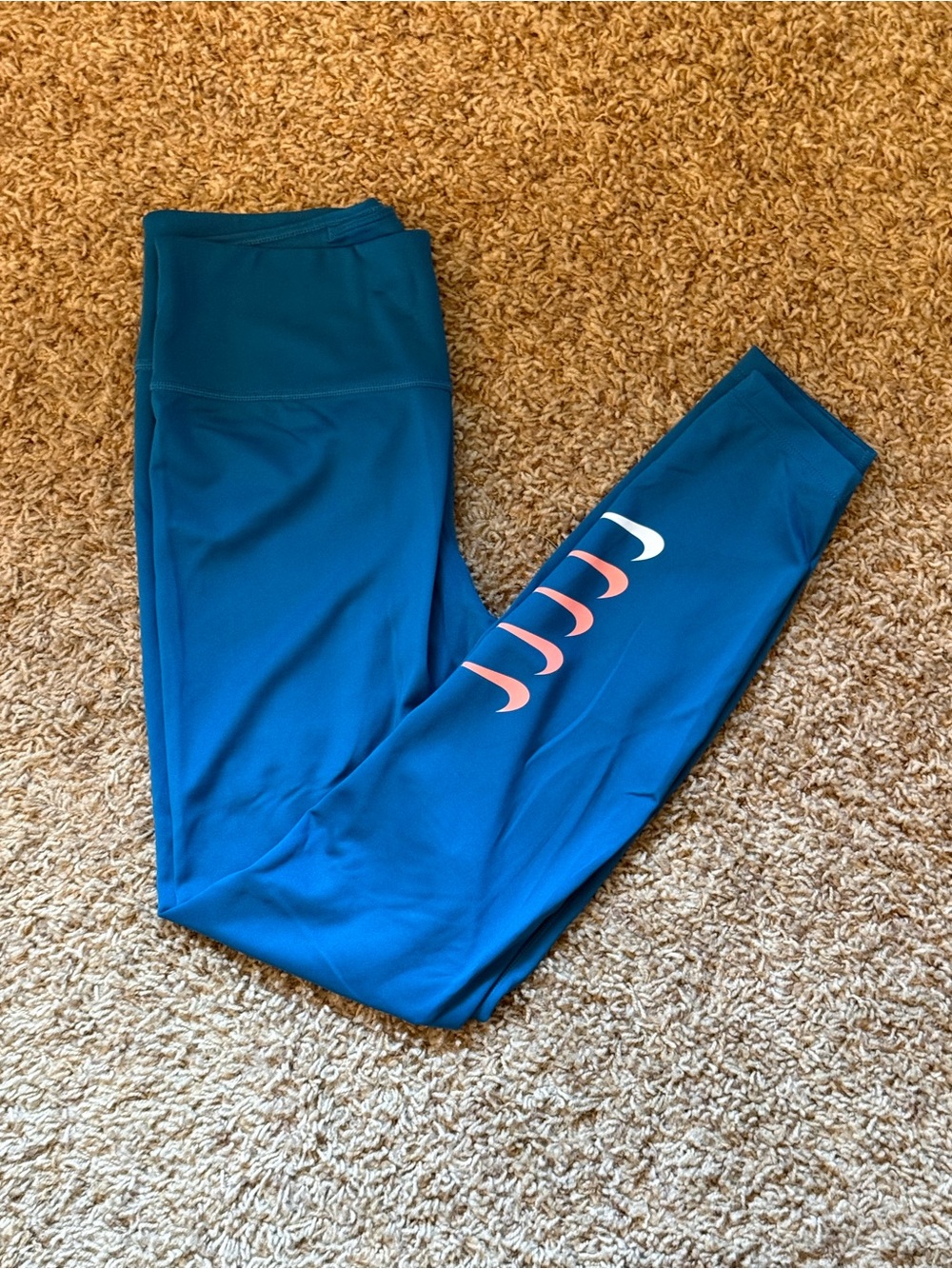 Women’s Nike Leggings with Pink Accent